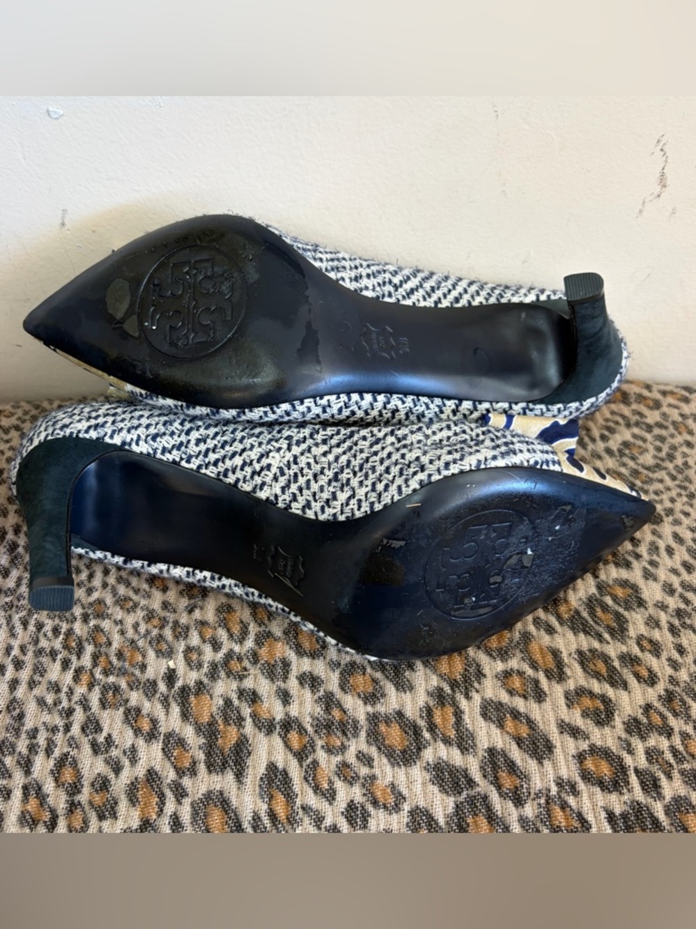 Tory Burch Cleo Tweed Pumps featuring silk bow heels in a navy blue - Picture 9 of 12